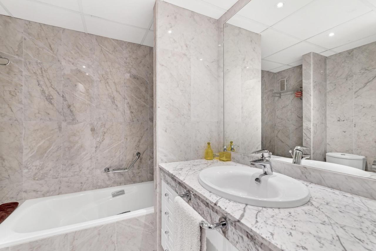 Apartament Modern And Large In The Heart Of Puerto Banus Marbella